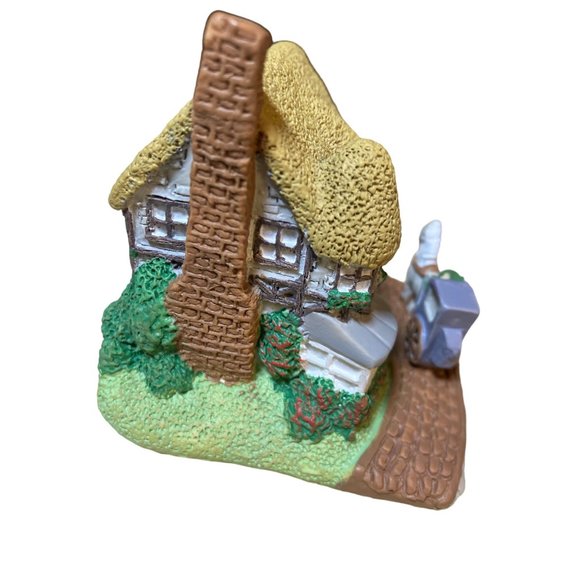 Avon 1994 Sunny Cottage Lane: Manor House Figure Decoration - Picture 5 of 12